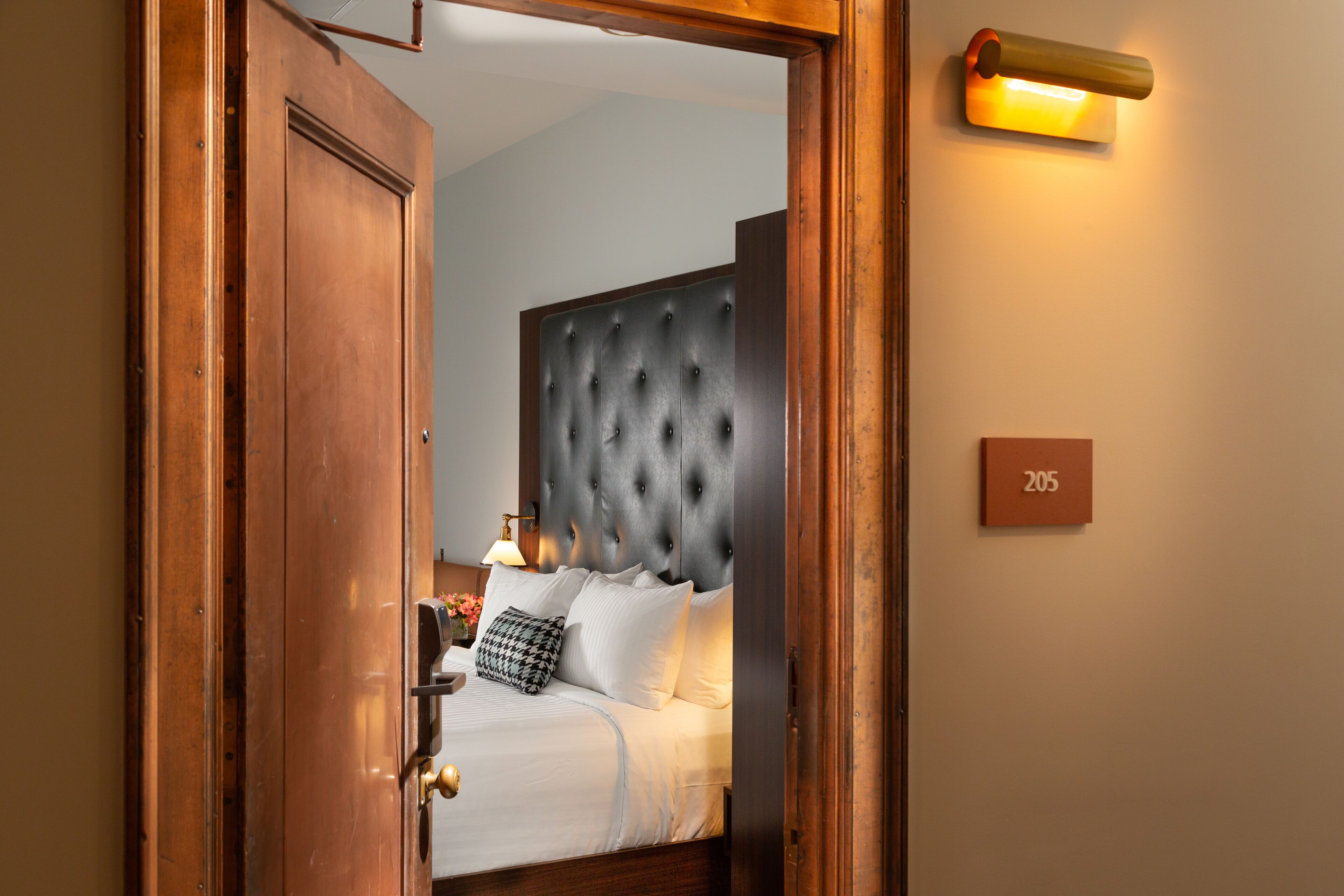 Historic Boutique Hotel in Heart of Downtown Roanoke -Restaurants, Shops & More!