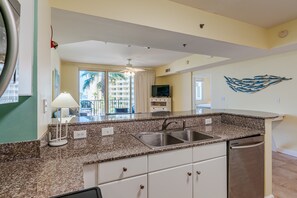 獨棟房屋, 多張床, 熱水浴缸, 海景 | 私人廚房 | 電冰箱、微波爐、烤箱、爐台