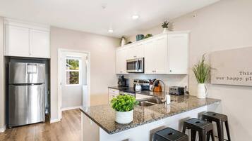 Kondominium, Beberapa Tempat Tidur, balkon, pemandangan gunung (Our Happy Place in Branson) | Dapur pribadi | Mesin pembuat kopi/teh