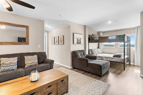 Condo, Multiple Beds, Balcony, Mountain View (Our Happy Place in Branson) | 4 bedrooms, individually decorated, individually furnished, bed sheets