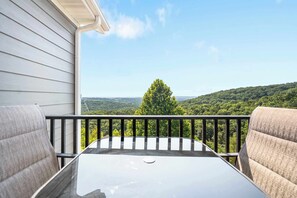 Condo, Multiple Beds, Balcony, Mountain View (Our Happy Place in Branson) | Outdoor dining