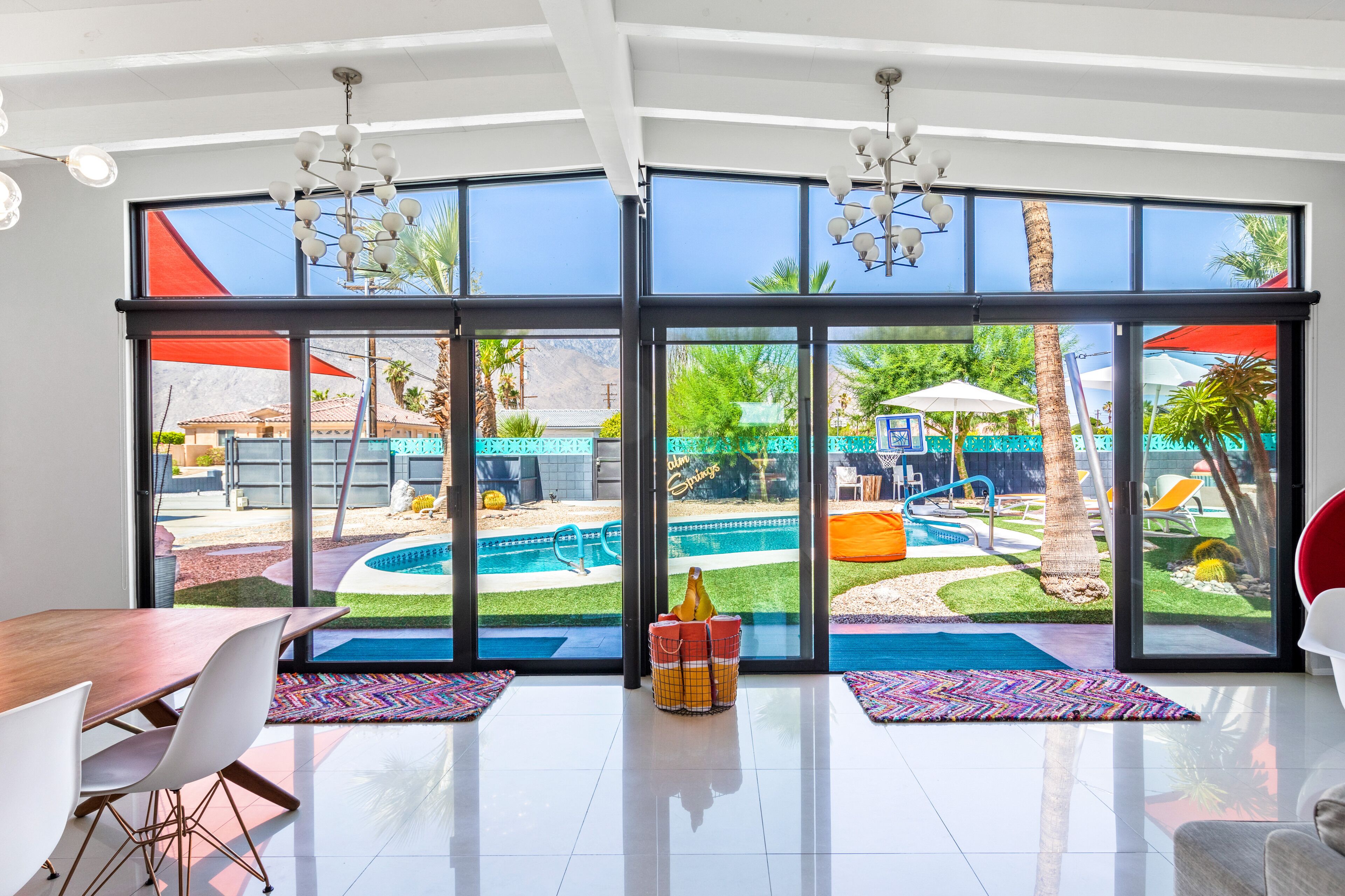 Maison, plusieurs lits, piscine privée, vue montagne | Vue de la chambre