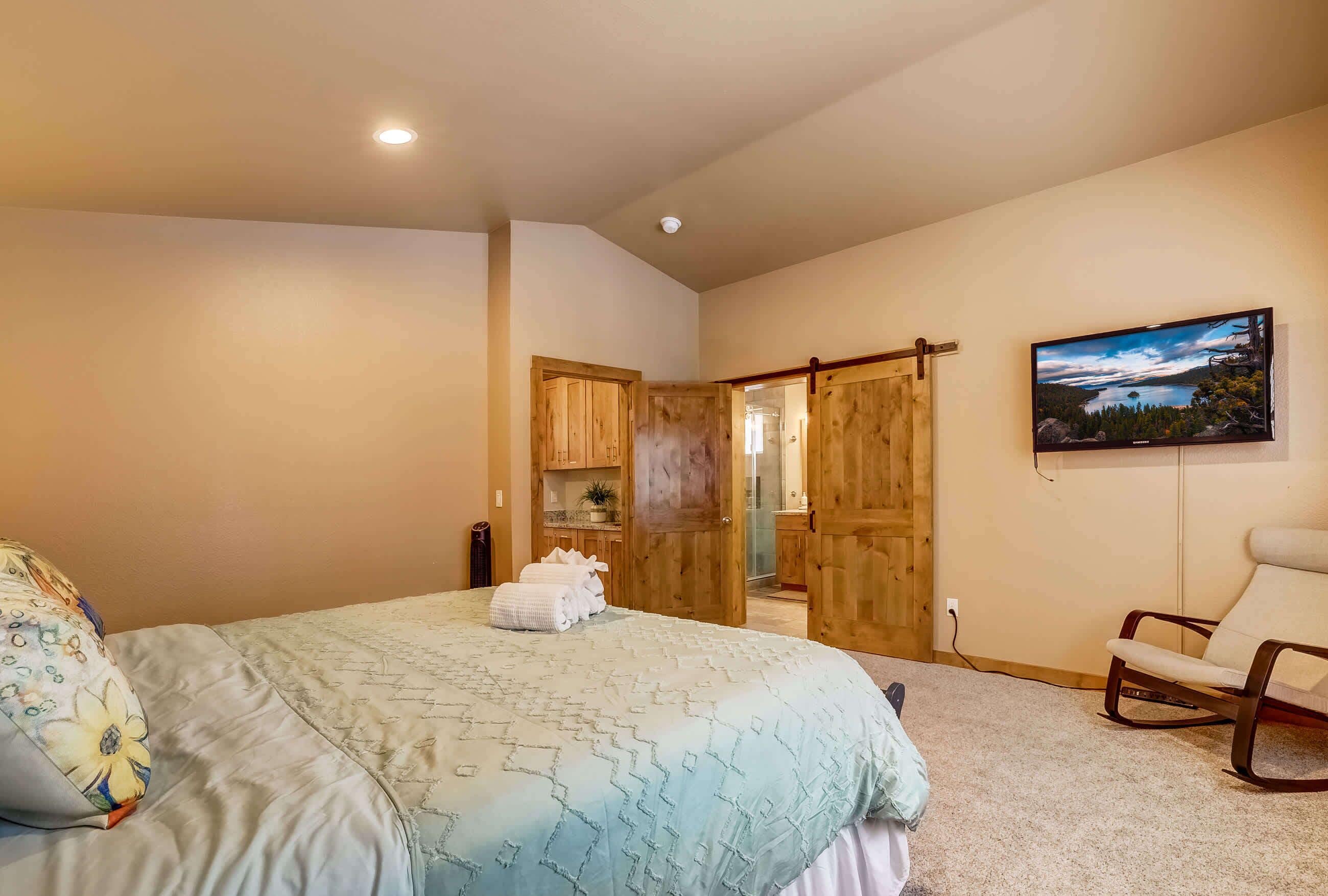 House, Multiple Beds, Patio, Mountain View (Sutter Trail Sparkles)