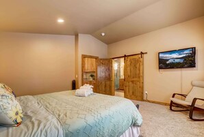 House, Multiple Beds, Patio, Mountain View (Sutter Trail Sparkles) | 4 bedrooms, desk, laptop workspace, iron/ironing board