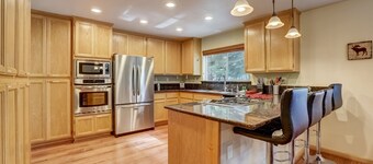 Sutter Trail Sparkles - Air Conditioned Large Family Home!