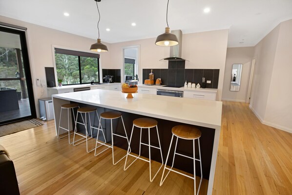 Fridge, microwave, oven, stovetop - Rivers Edge - Experience a truly unique and serene holiday (Toorloo Arm)