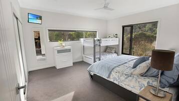 4 bedrooms, iron/ironing board, free WiFi, bed sheets