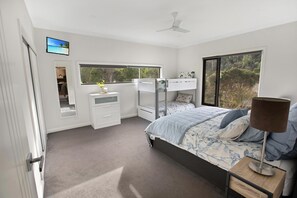3 bedrooms, iron/ironing board, free WiFi, bed sheets