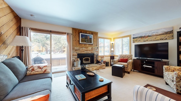 Condo, 1 King Bed, Balcony, Mountain View | Living room | 40-inch TV with cable channels, fireplace - Restful Wildflower (Mammoth Lakes)