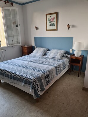 3 bedrooms, iron/ironing board, free WiFi, bed sheets