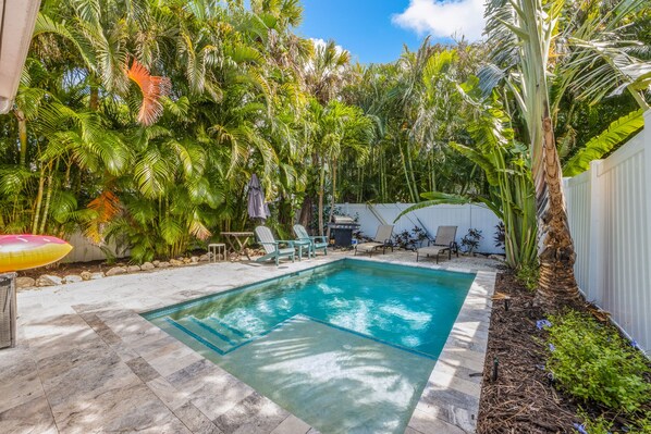 Lämmitetty uima-allas