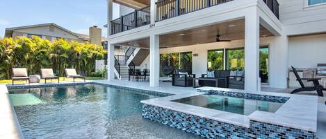 温水プール、サンラウンジャー