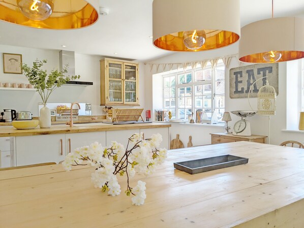 Dining - A country house that sleeps 18 guests  in 7 bedrooms (Selsey)