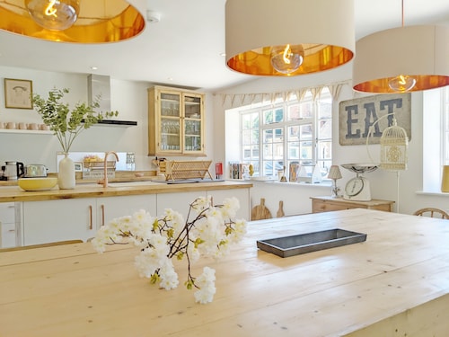 A country house that sleeps 18 guests  in 7 bedrooms