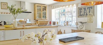 A country house that sleeps 18 guests  in 7 bedrooms