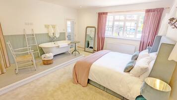 7 bedrooms, iron/ironing board, travel cot, WiFi