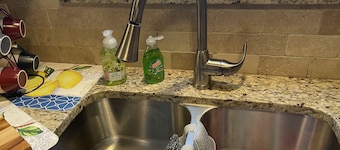 Ft. Sill-5 miles/Pet Welcome/11-Guests/4-BDR/5-QBED/2-FBA!