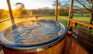 Bañera de hidromasaje al aire libre