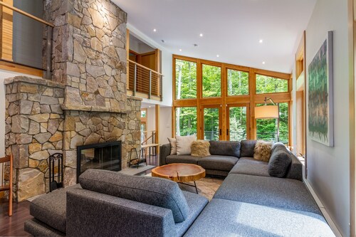 Luxurious Modern Home Steps to Gondola & Village