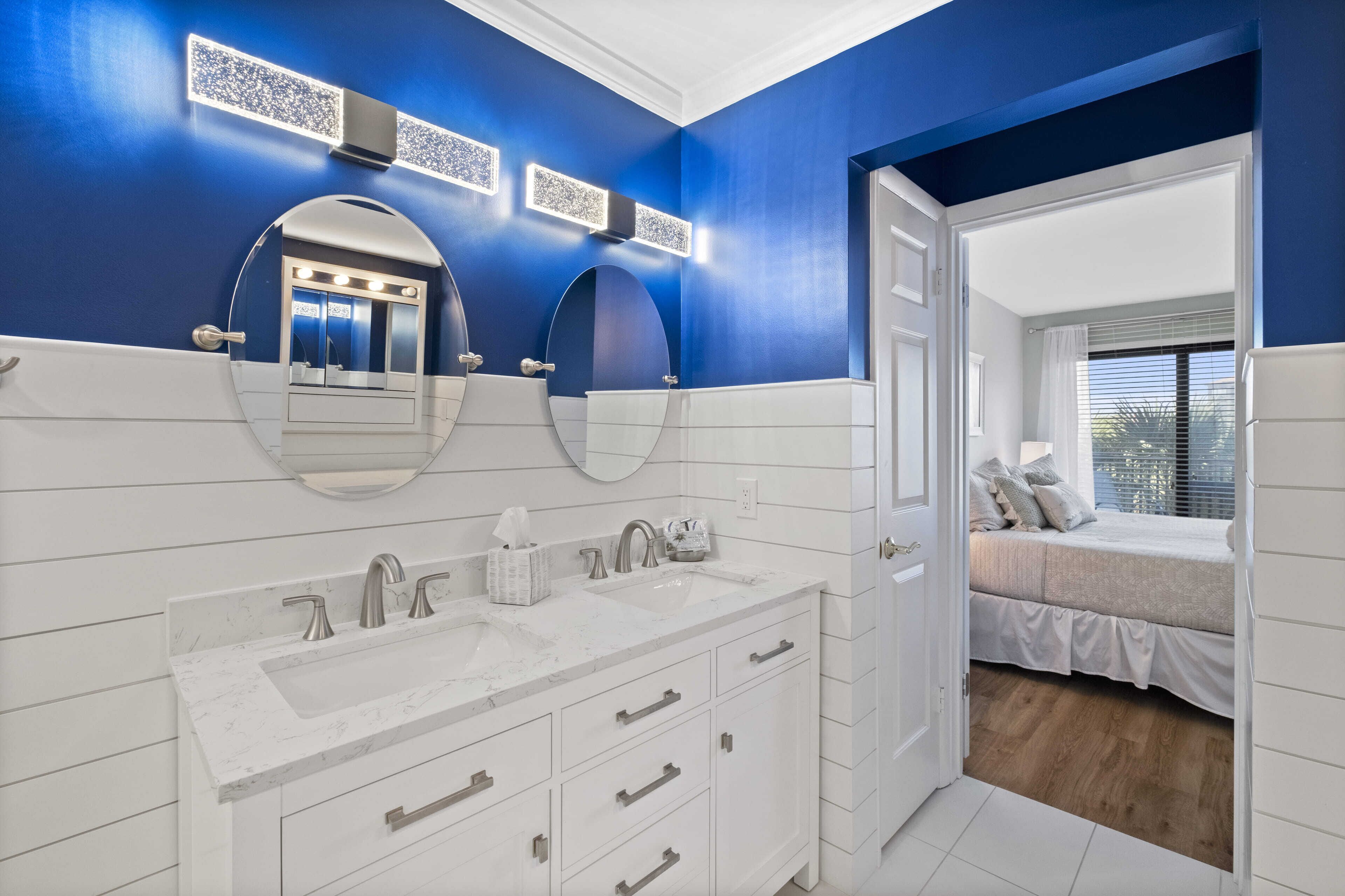 Master Bath - Stunning Decor!