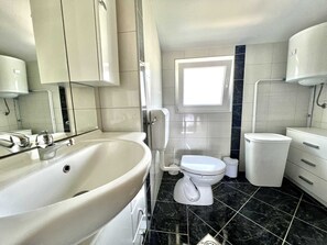 Shower, bidet - Lovely apartment (Peroj)