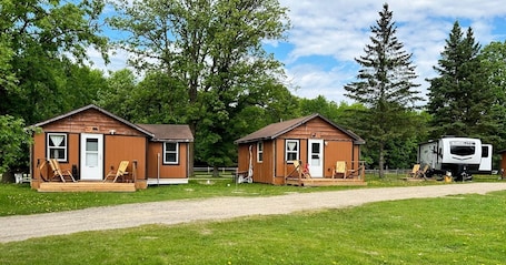 Exterior. Fox Hollow Cabin - Three blocks from the iconic Federal Dam on Leech Lake!