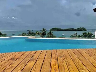Beautiful 2 bedroom 3 bed condominium with big balcony