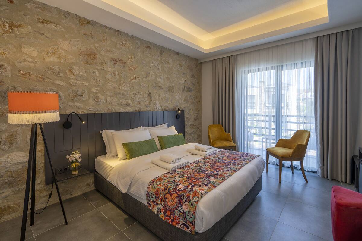 Premium bedding, minibar, in-room safe, rollaway beds (surcharge)