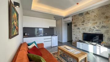 Family Suite | Living area | TV