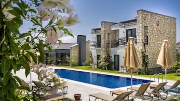 Seasonal outdoor pool, open 8:30 AM to 8:30 PM, pool umbrellas