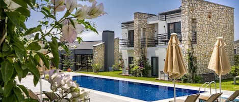 Seasonal outdoor pool, open 8:30 AM to 8:30 PM, pool umbrellas