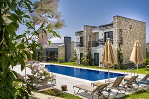 Seasonal outdoor pool, open 8:30 AM to 8:30 PM, pool umbrellas - Dadya Bora Hotel (Datça)