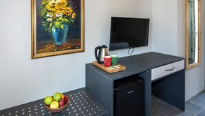 Family Room | Premium bedding, minibar, in-room safe, rollaway beds (surcharge) - Dadya Bora Hotel (Datça)