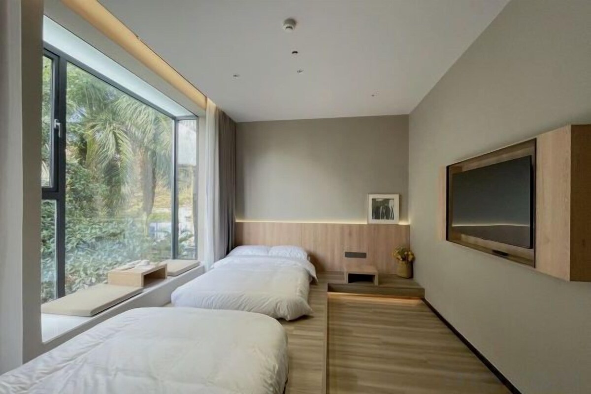 Cozy Tatami Room