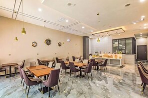 A modern dining area with marble flooring, wooden tables, and chairs. - Borrman Hotel (Chongqing Ronghui Peninsula) (Chongqing)