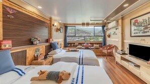 A room with two beds, a TV, and a view of the outdoors. - Xijiang Qianhu Miaozhai Hanshe Inn (Observation Deck Store) (Leishan)