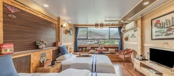 Xijiang Qianhu Miaozhai Hanshe Inn (Observation Deck Store)