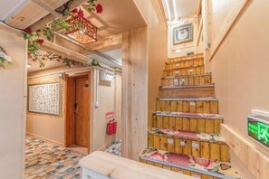 Interior - Xijiang Qianhu Miaozhai Hanshe Inn (Observation Deck Store) (Leishan)