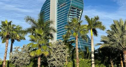 Work & Play: Waterfront 3BR w/ Pool, Fast Wi-Fi, Kayaks, Near Beach, Airport