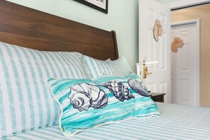 1 bedroom, iron/ironing board, WiFi, bed sheets - Bar Harbor Downtown Suite (Bar Harbor)