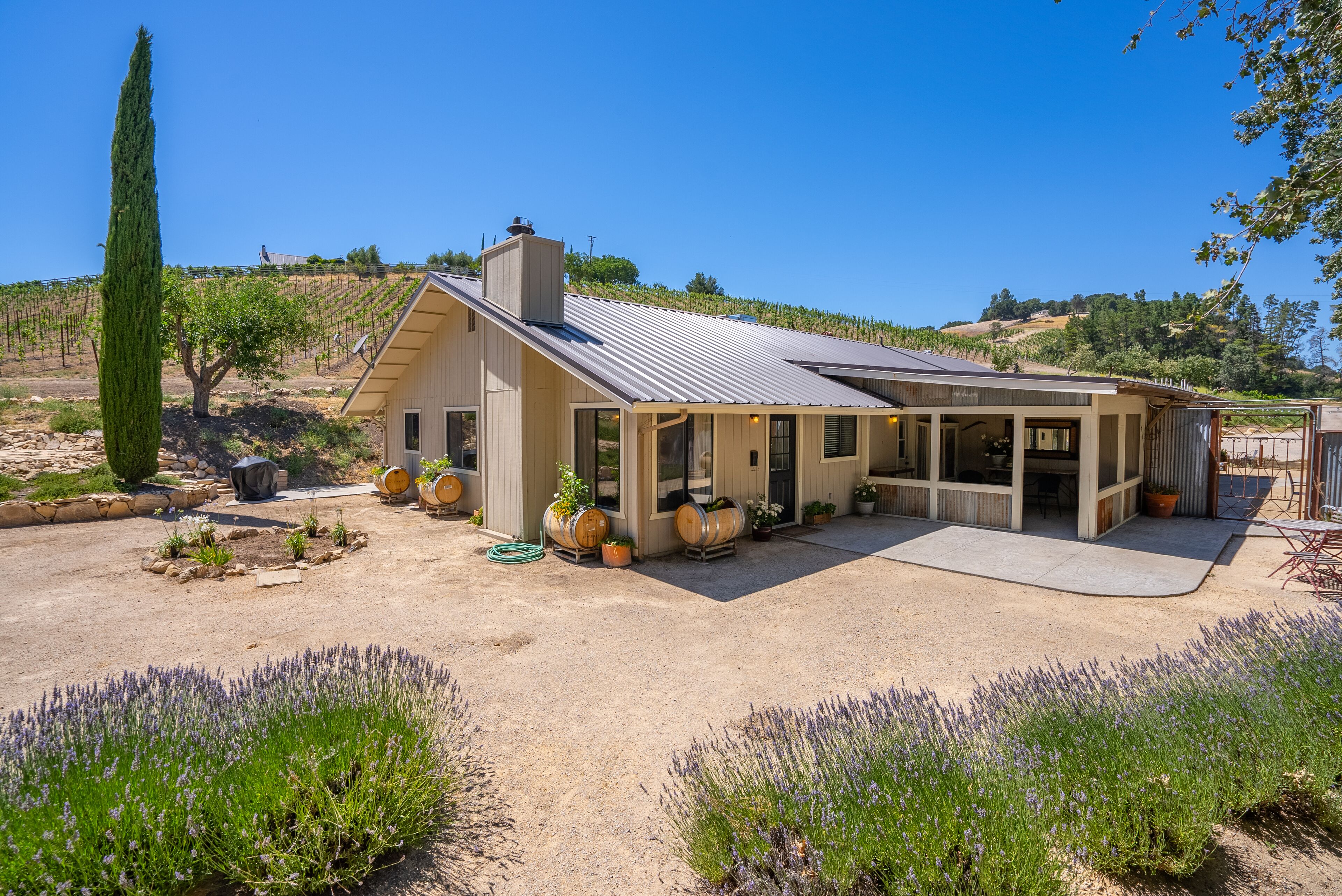 Willow Creek Cottage at Changala Winery