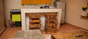 Cozy, Rustic, One bedroom condo 5 minutes from CBD