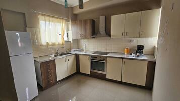 Appartamento Deluxe | Cucina privata | Frigorifero, forno, piano cottura, macchina per tè/caffè