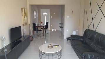 Deluxe Apartment | Living area