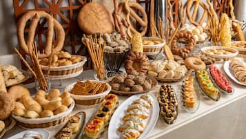 Colazione a buffet, servita tutte le mattine (75 SAR a persona)