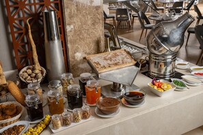 Café da manhã com buffet todos os dias (SAR 75 por pessoa) 