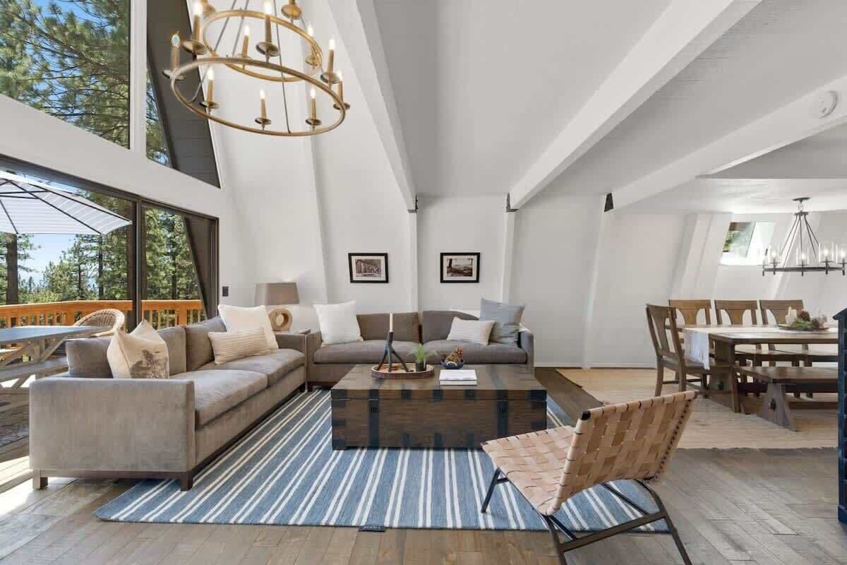 TV, fireplace, Netflix, streaming services