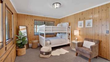 4 chambres, fer et planche à repasser, lit parapluie, Wi-Fi