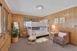 4 chambres, fer et planche à repasser, lit parapluie, Wi-Fi