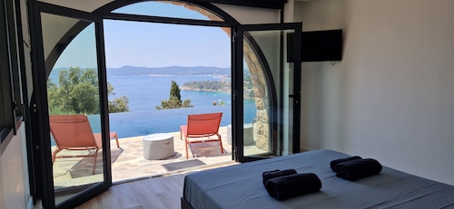 Villa d'exception vue mer 180° - 500 m de la plage -  Piscine chauffée - Spa